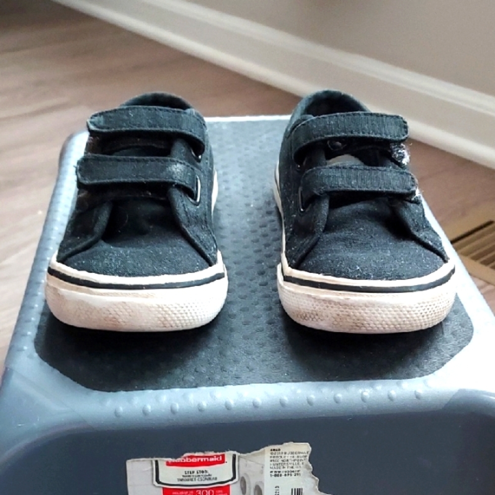 Wonder Nation Black and White Velcro Sneakers 9